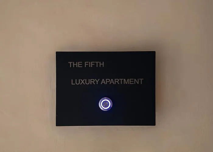 The Fifth Properties Rzym